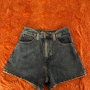 Levis high waisted mom shorts 25W
